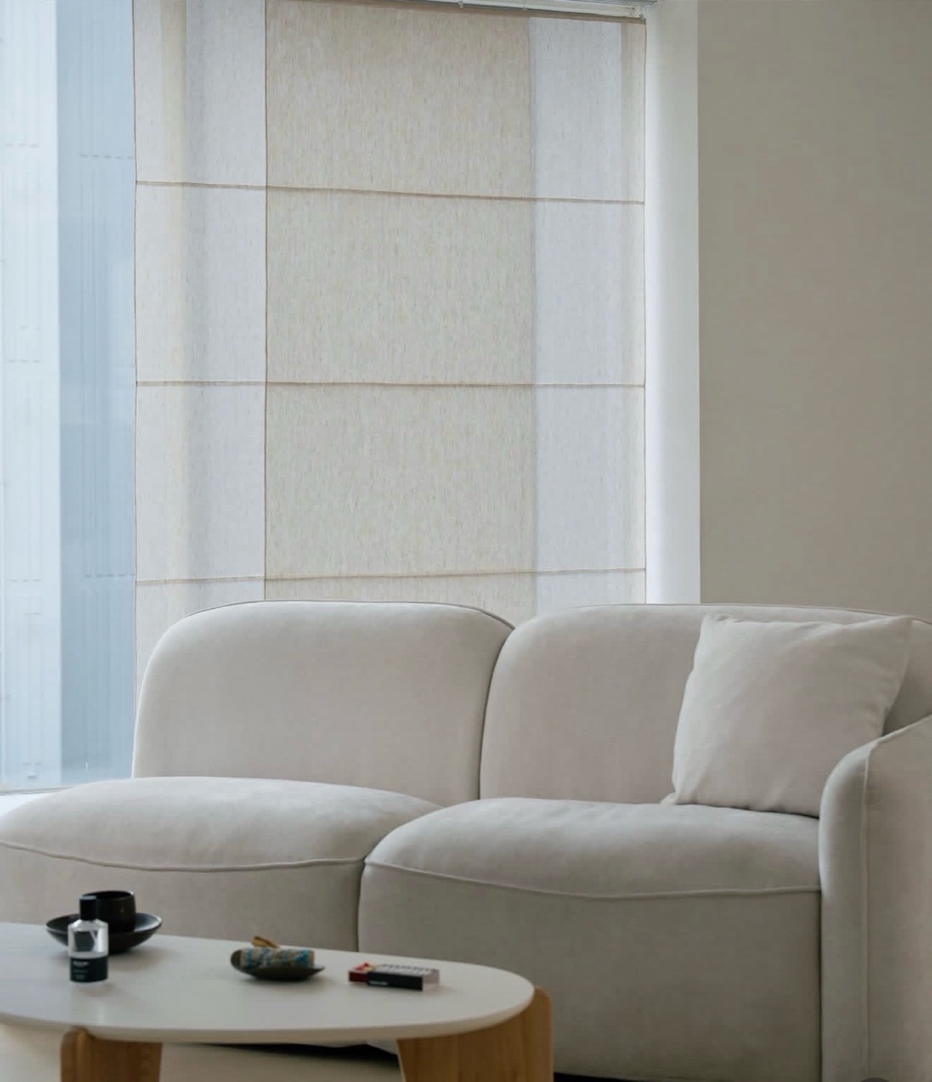 Living Room · 客厅